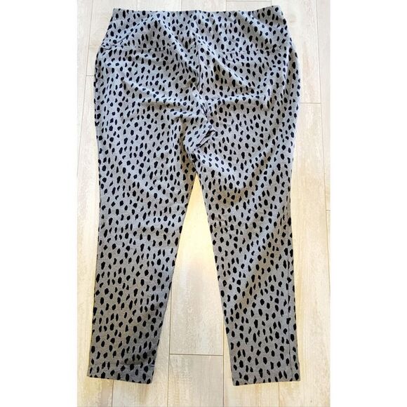 Chico's Zenergy 3 Animal Print Gray Black Leggings Pants Pull On XL 16/18 - Picture 3 of 6
